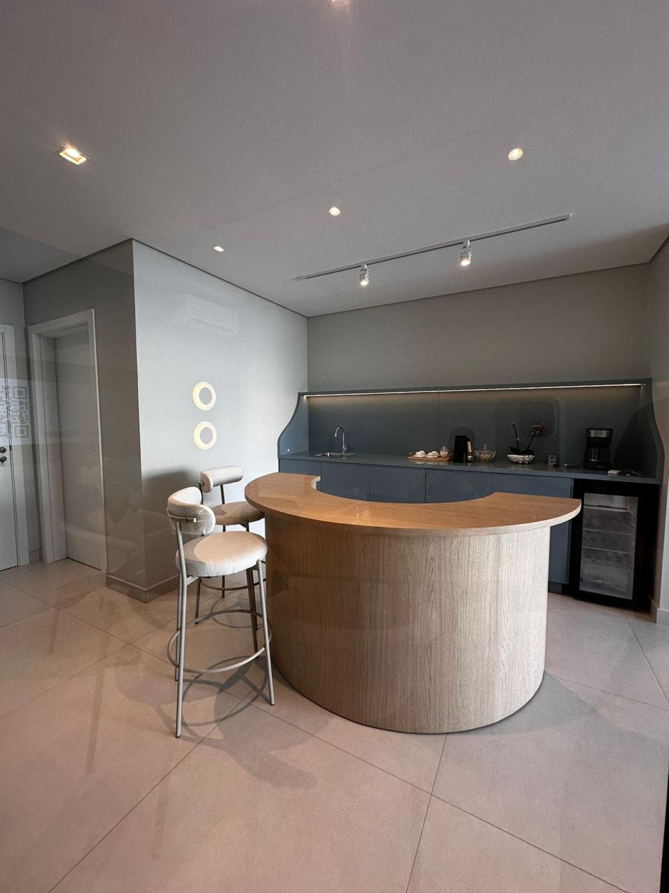 Cozinha gourmet planejada com ilha central